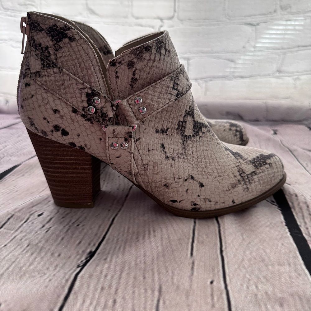 Fergalicious by fergie snake print booties